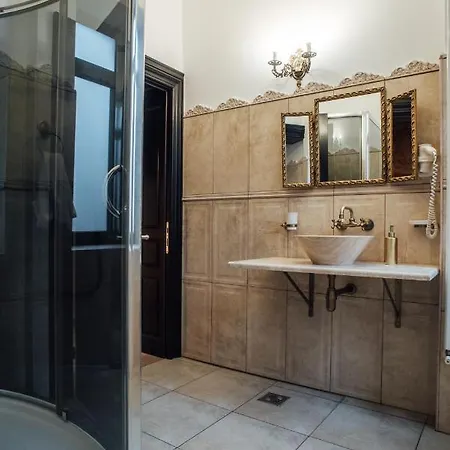 Veritas Boutique Vila Hotel 4*